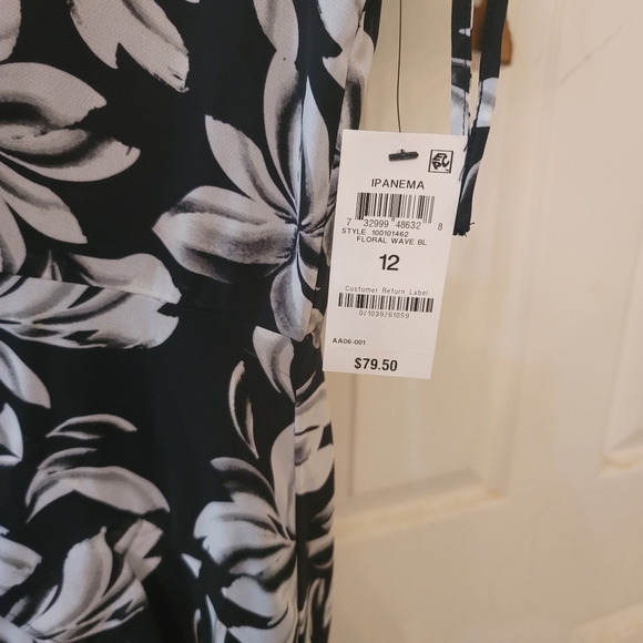 Dress - Picture 2 of 4